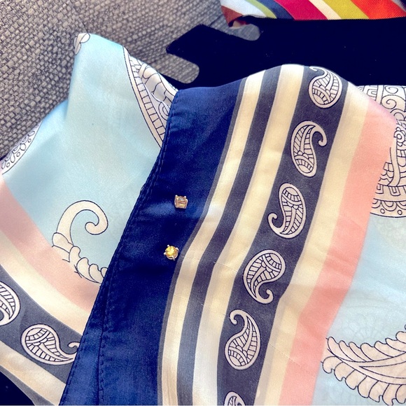 Pretty little amber studs. - Picture 2 of 3